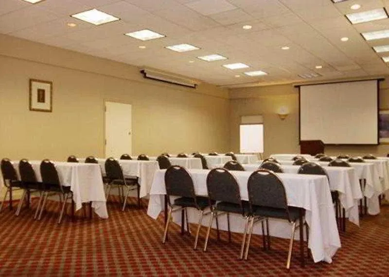 The Clarion Hotel & Suites Conference Center كولومبوس