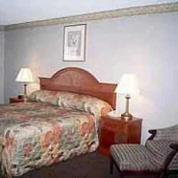 The Clarion Hotel & Suites Conference Center Колумбус